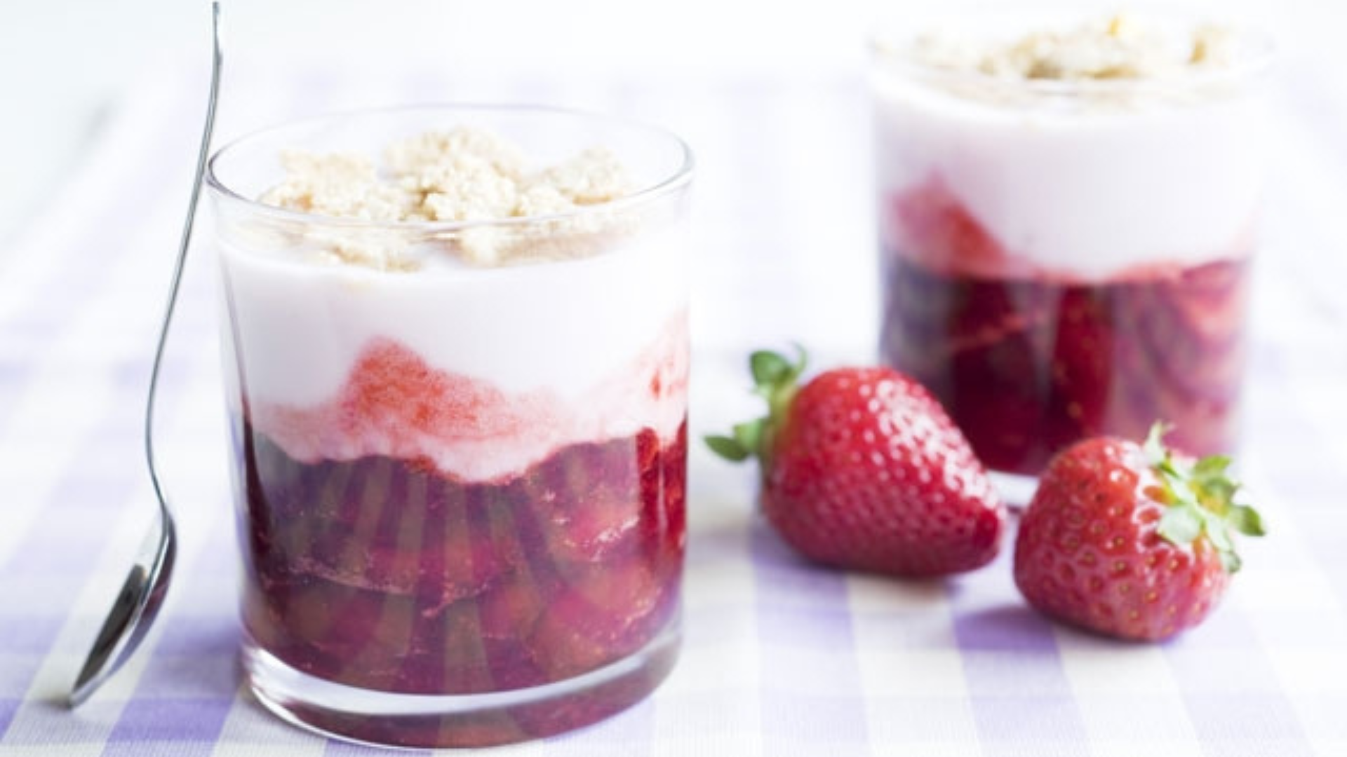 Pancia piatta con due yogurt al dì