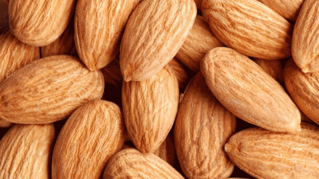 Rinforza le ossa con 10 mandorle al giorno