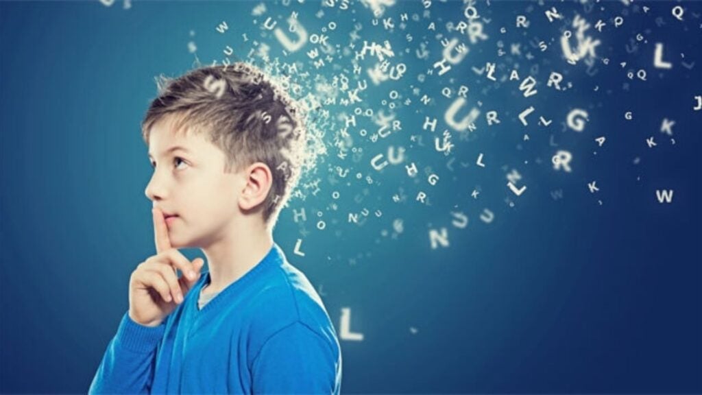 Inventa le parole? Vuol dire che sta bene