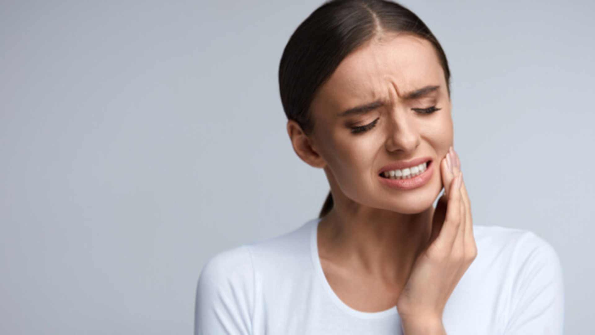 Mal di denti: ecco i rimedi naturali più efficaci