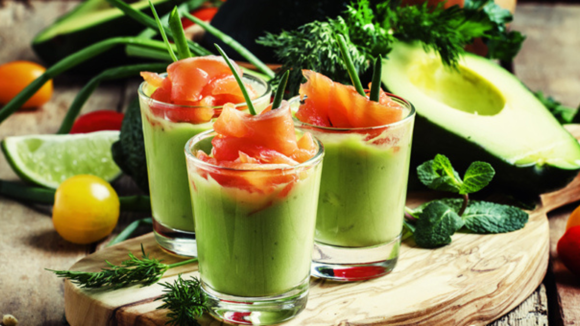 La mousse di avocado e salmone: saziante e brucia calorie