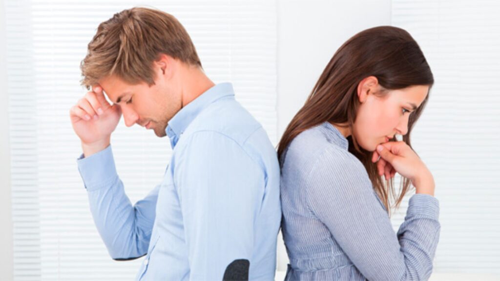 Invidia di coppia: perché arriva, come eliminarla