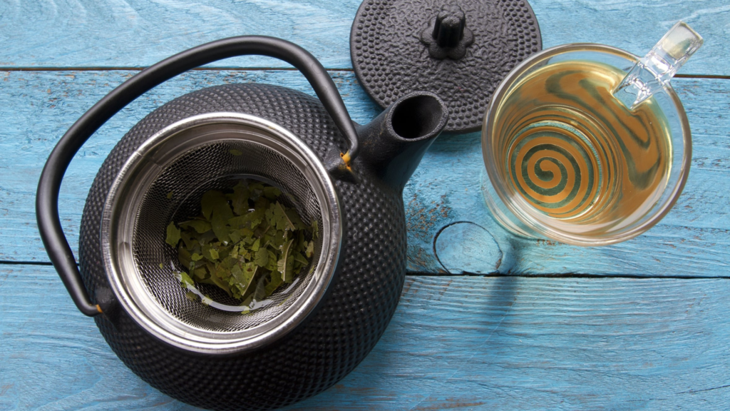 Tè verde: proprietà e usi del re degli antiossidanti