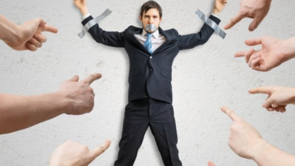 Lo sguardo degli altri mi paralizza: come ne esco?