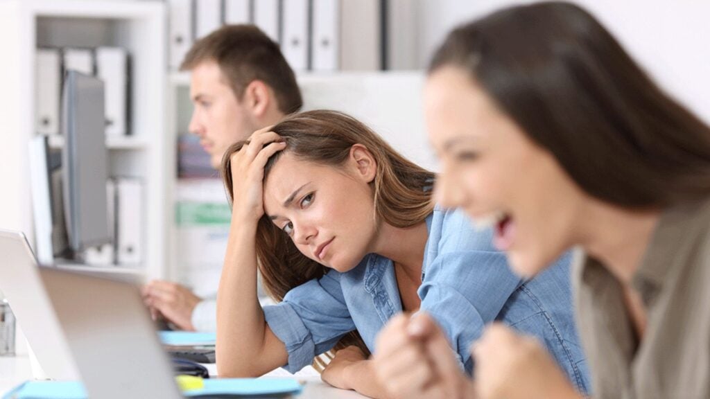 Invidia: significato, cause, come si manifesta e come superarla