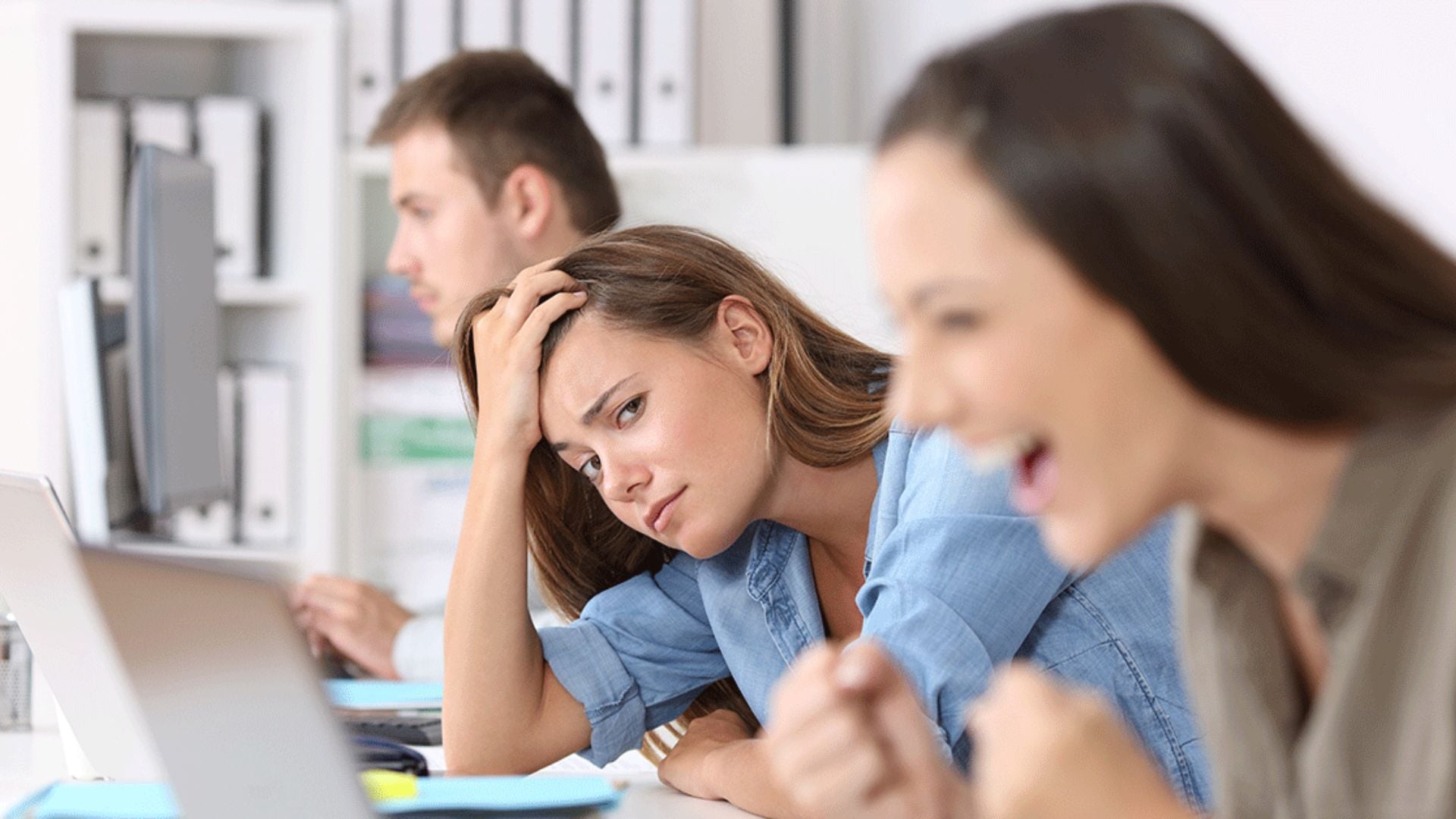 Invidia: significato, cause, come si manifesta e come superarla