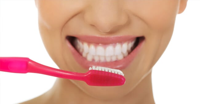 Rimedi naturali per sbiancare i denti