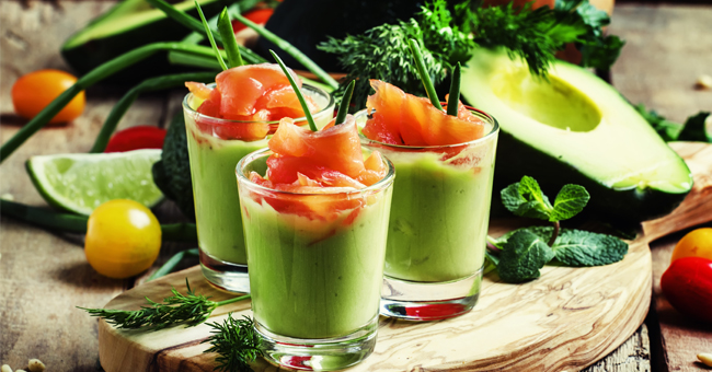 La mousse di avocado e salmone: saziante e brucia calorie