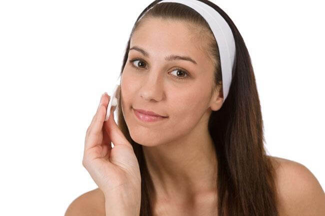 Acne: cause e rimedi naturali