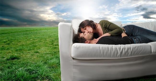 L’amore vive solo fuori dai luoghi comuni