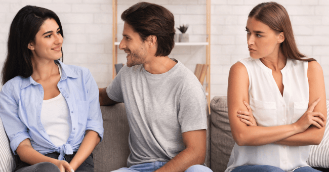 Cosa fai quando lui guarda le altre?