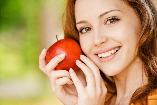 Colesterolo sotto controllo con le mele