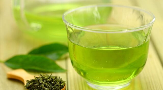 Il tè verde fa bene anche ai denti