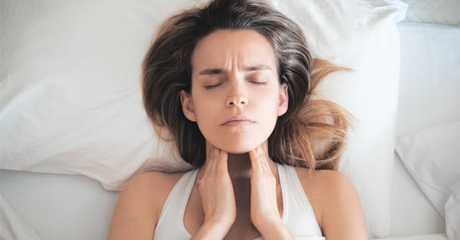 Mal di gola in primavera: i rimedi naturali giusti