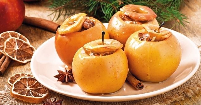 Mele cotte con uvetta e cannella: il dessert contro influenze e raffreddori