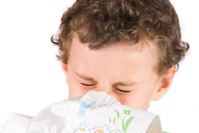Omeopatia contro lacrime e starnuti dei bambini