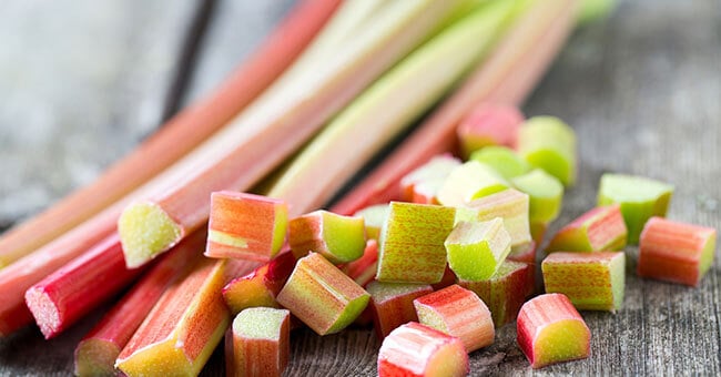 Rabarbaro, la radice antiage che cura fegato e intestino