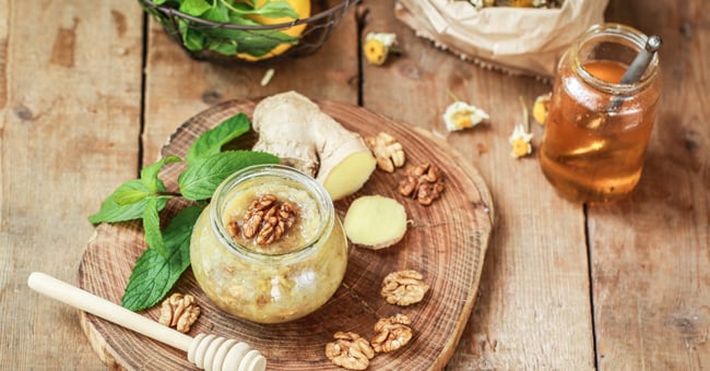 Prova la salsa snellente e antiossidante con zenzero, limone e miele