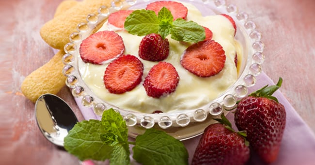 Tiramisù light alle fragole: riduci le calorie a metà