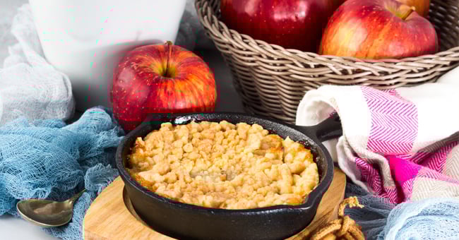 Torta integrale di mele in padella. Senza uova e senza burro!