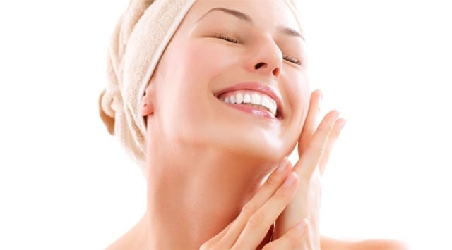 Viso senza rughe coi metalli preziosi